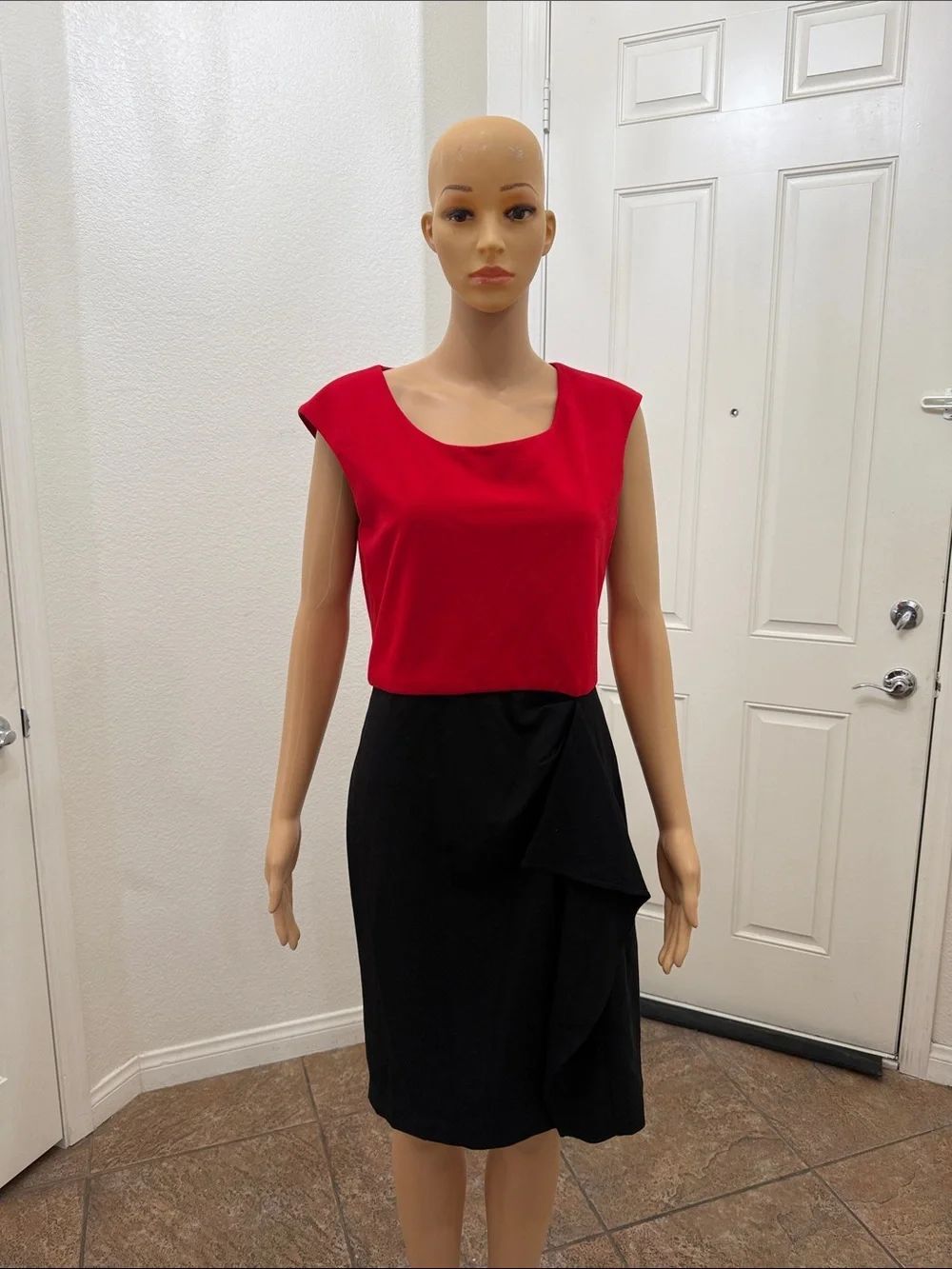 Calvin Klein Red Black Two Tone Midi Sheath Dress Scoop Neck Sleeveless XSmall